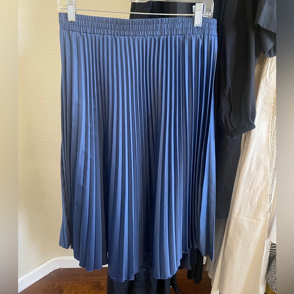 H&M satin pleated skirt